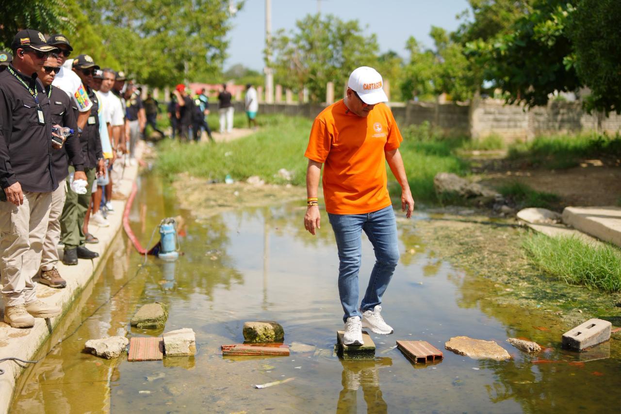 Alcalde Dumek Turbay inicia obras en Santa Ana  para resolver problemas hist&oacute;ricos y necesidades sociales.