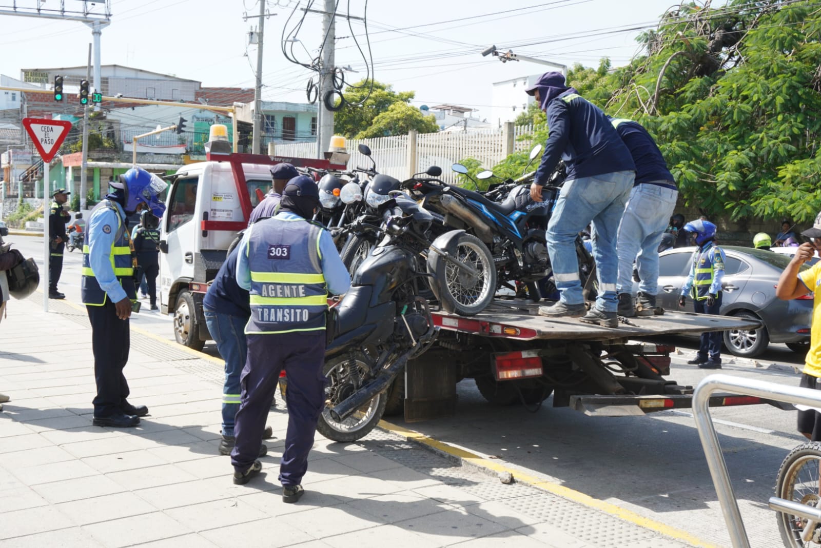 Operativos de control del DATT  en carril de transcaribe deja m&aacute;s 180 motos inmobilizadas 