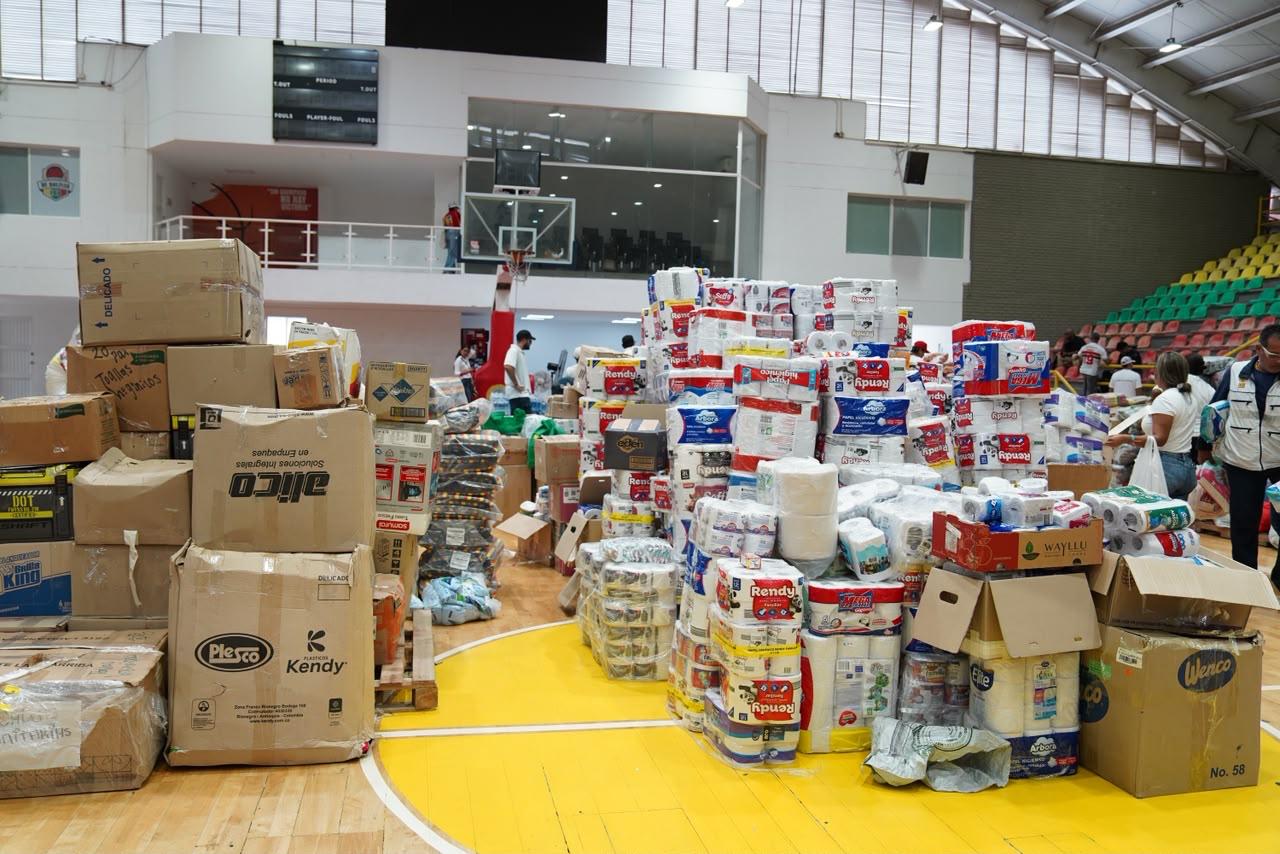 Ya van m&aacute;s de 12 toneladas recaudas hasta ayer, coliseo Bernardo Caraballo hoy estar&aacute; abierto hasta las 12 de la noche.