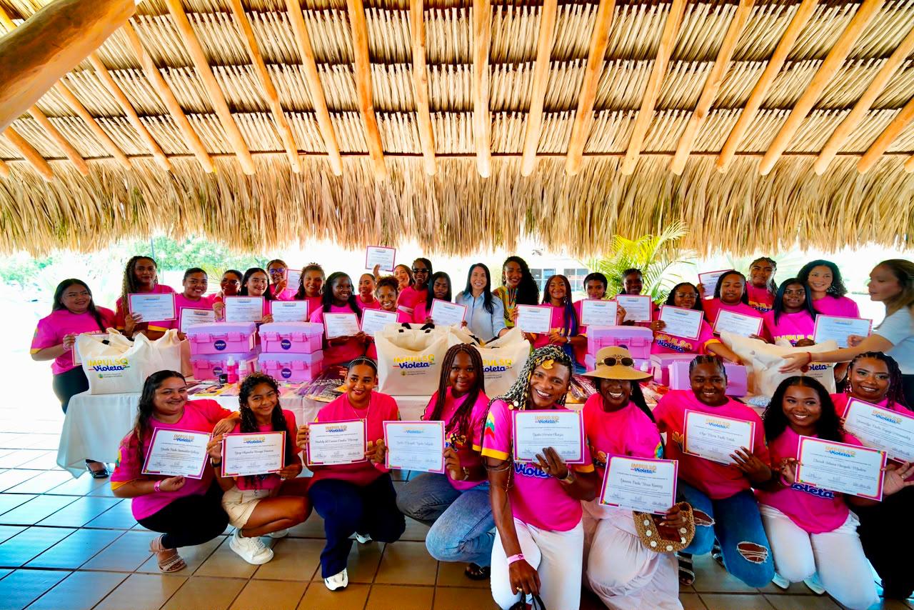 M&aacute;s de 200 mujeres de cartagena est&aacute;n listas para empezar sus negocios " Gran impulso violeta"