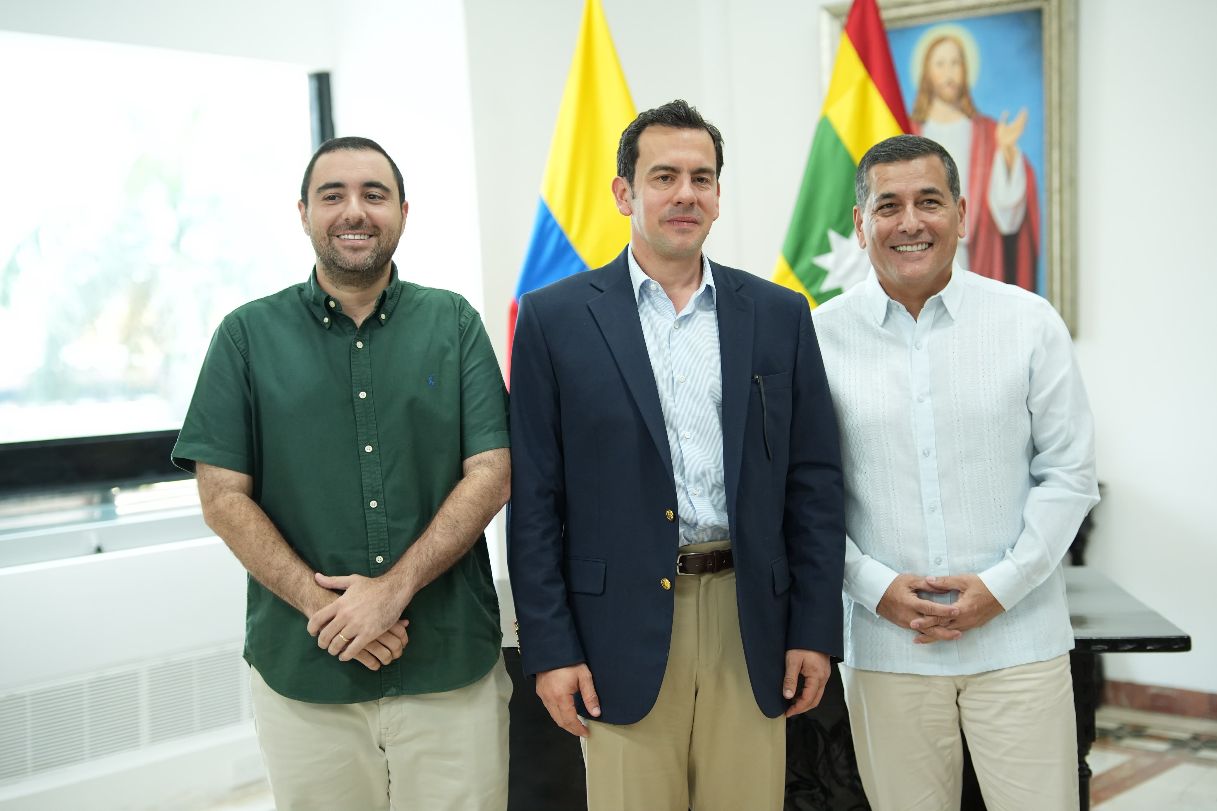 Alcalde Dumek Turbay, ministro del interior Rodrigo Lara y el gobernador Yamil Arana.