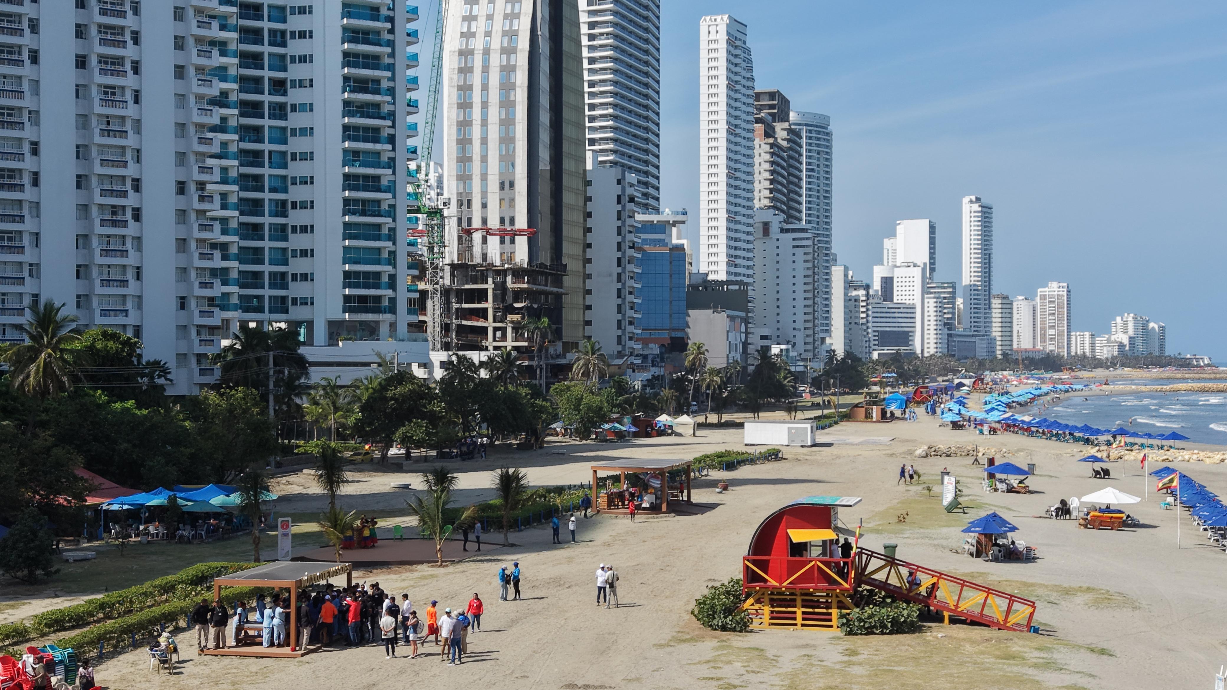Alcalde Dumek Turbay inaugura playa 4 nueva zona de balneario en bocagrande 