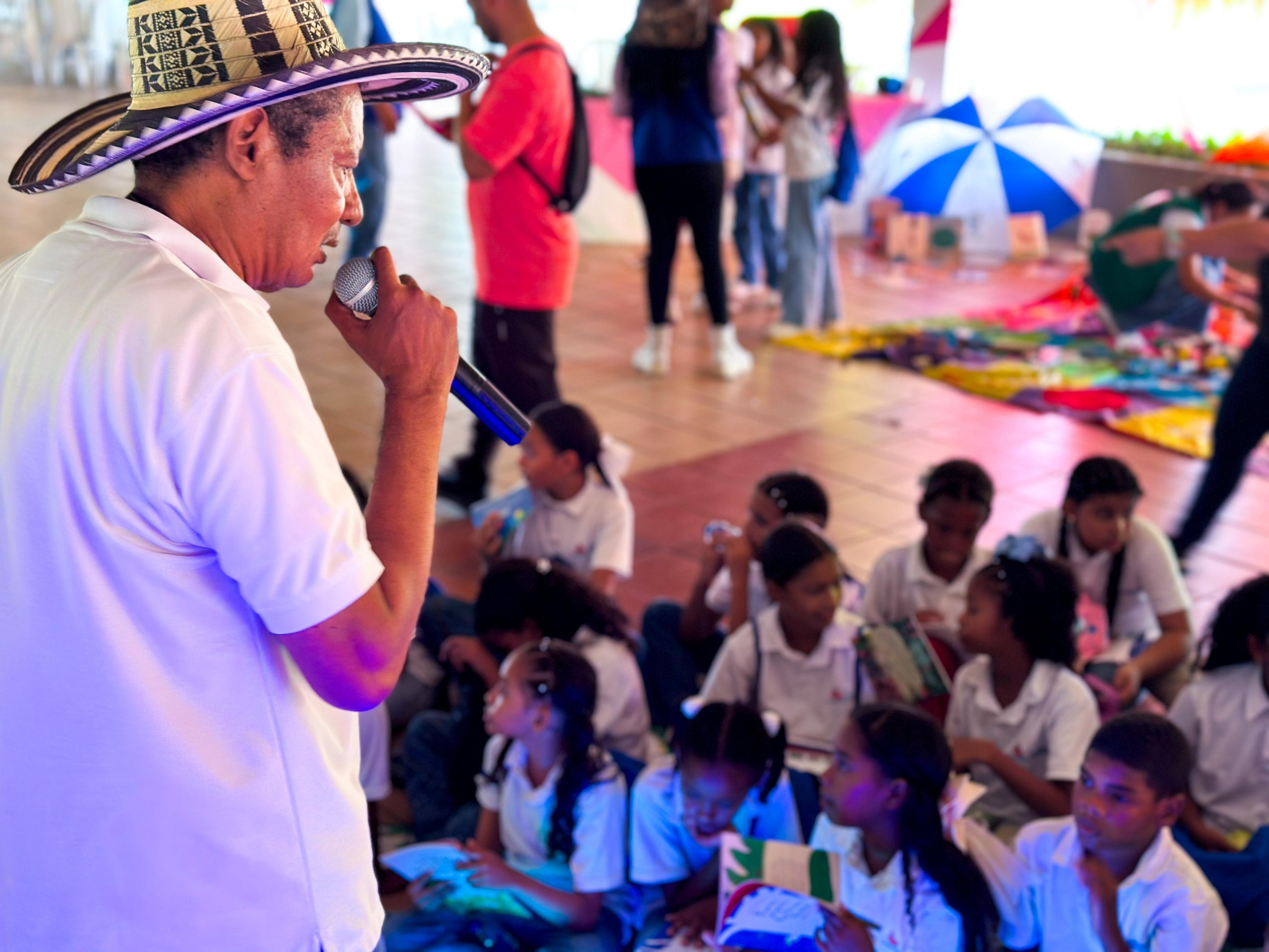 La red de bibliotecas p&uacute;blicas y la red de museos de cartagena y bolivar en la feria *otras  lecturas de nuestra historia*